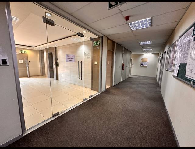 949M² OFFICE TO LET IN PARKTOWN